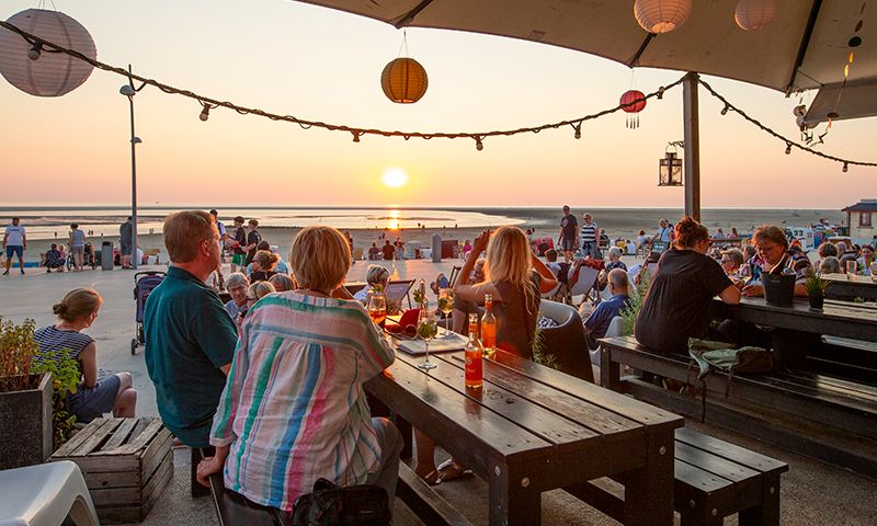 Sonnenunterang an der Borkumer Strandpromenade